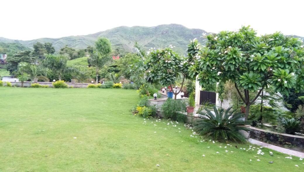Meera Valley Resort By Nexottel Udaipur Exteriör bild