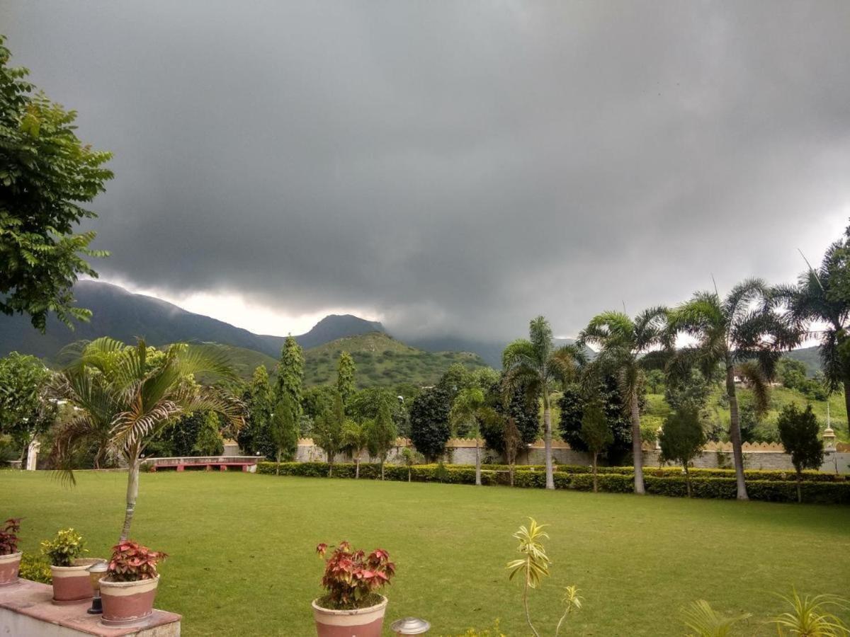 Meera Valley Resort By Nexottel Udaipur Exteriör bild