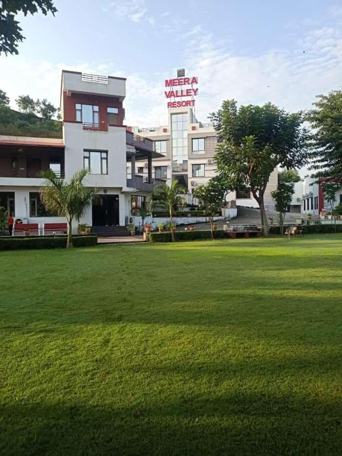 Meera Valley Resort By Nexottel Udaipur Exteriör bild
