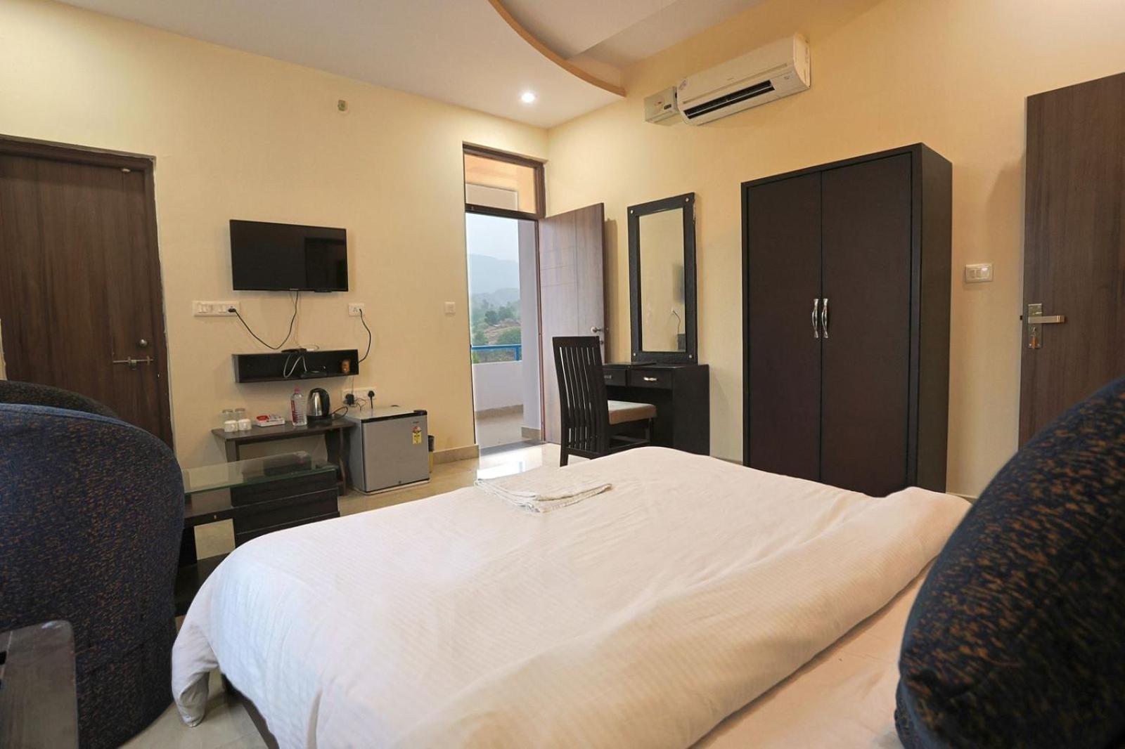 Meera Valley Resort By Nexottel Udaipur Exteriör bild